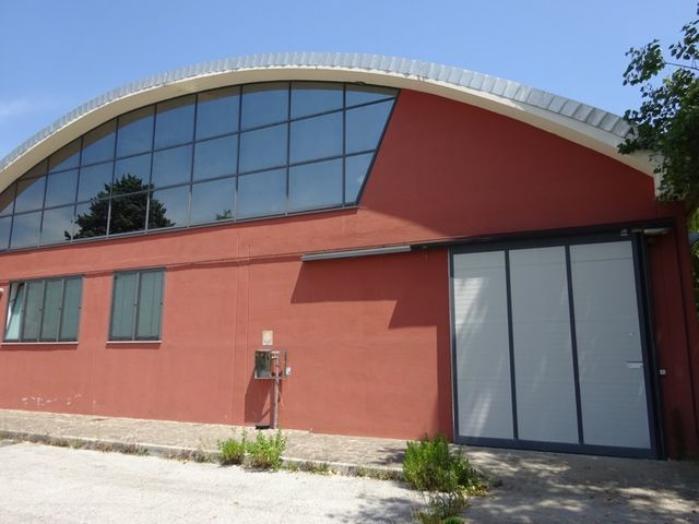 Negozi in vendita