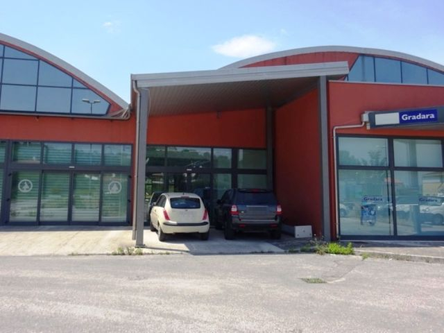 Negozi in vendita