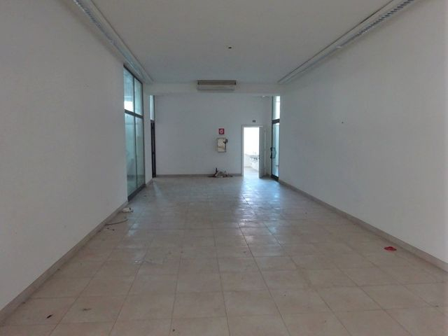 Negozi in vendita