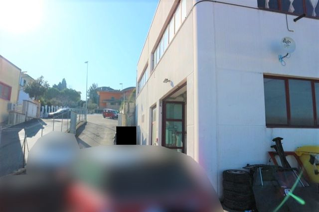 Laboratori in vendita