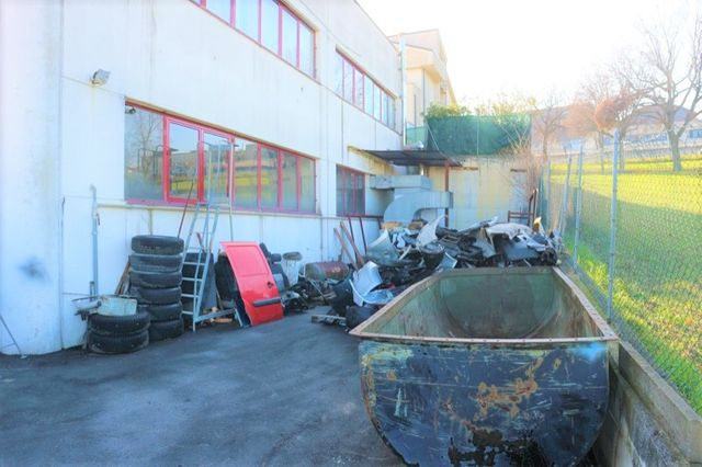 Laboratori in vendita