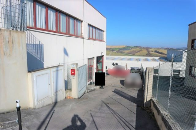 Laboratori in vendita