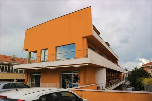 Negozi in vendita