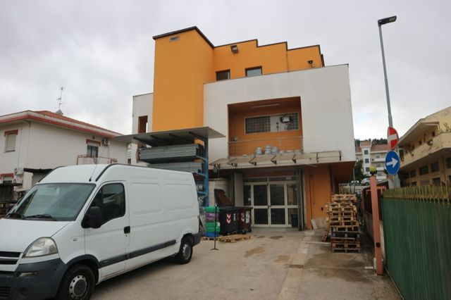 Negozi in vendita