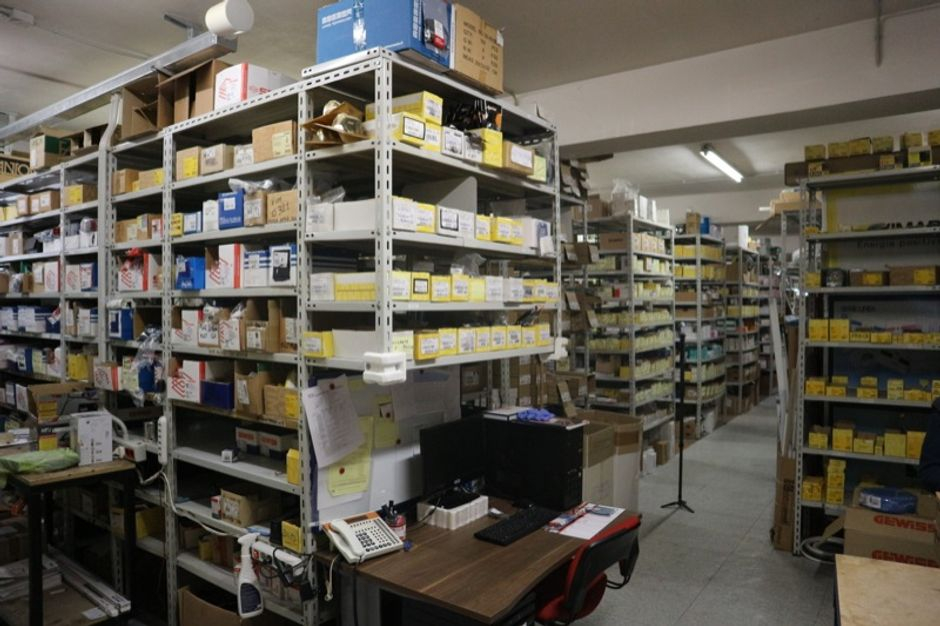 #9825 Negozio al piano terra e seminterrato con magazzino in vendita - foto 4