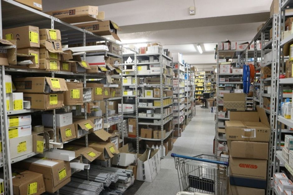 #9825 Negozio al piano terra e seminterrato con magazzino in vendita - foto 6