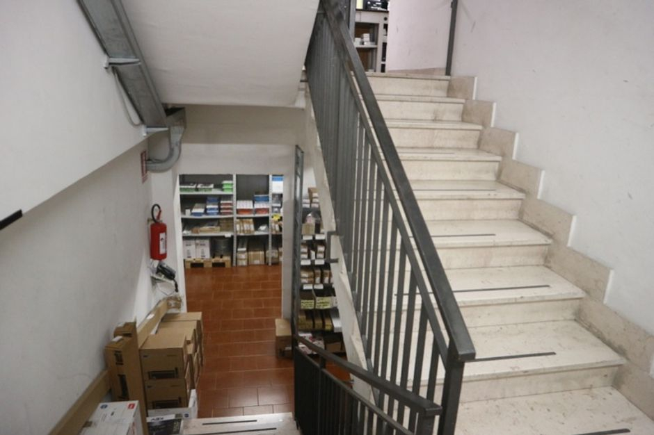 #9825 Negozio al piano terra e seminterrato con magazzino in vendita - foto 8
