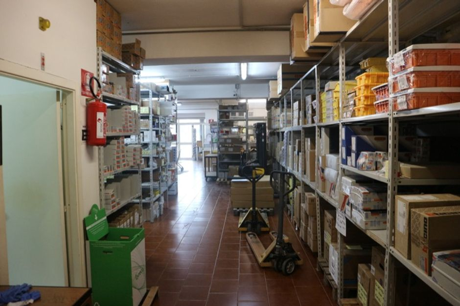 #9825 Negozio al piano terra e seminterrato con magazzino in vendita - foto 10