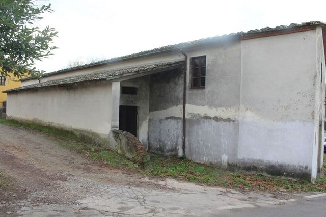Locali deposito in vendita