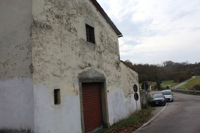 Locali deposito in vendita