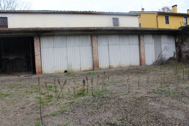 Locali deposito in vendita