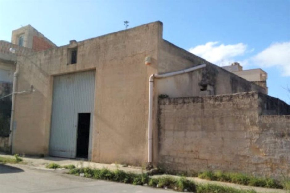 #9918 Fabbricato ad uso commerciale da sanare in vendita - foto 1