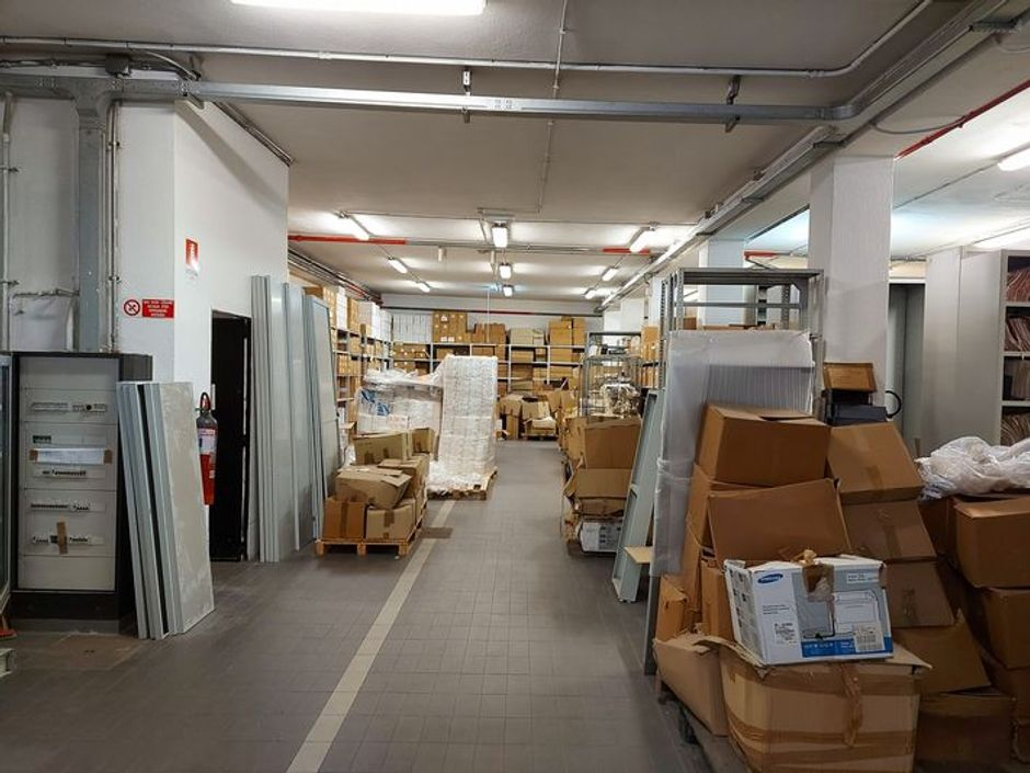 #9921 Ampio magazzino/ufficio a reddito in vendita - foto 2