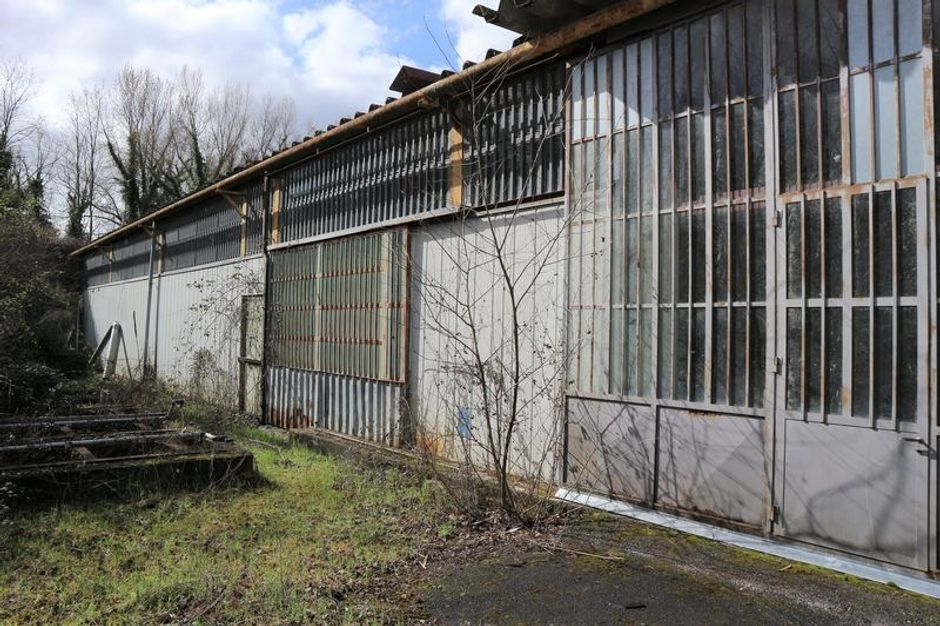 #9923 Complesso industriale dismesso con strada in vendita - foto 10