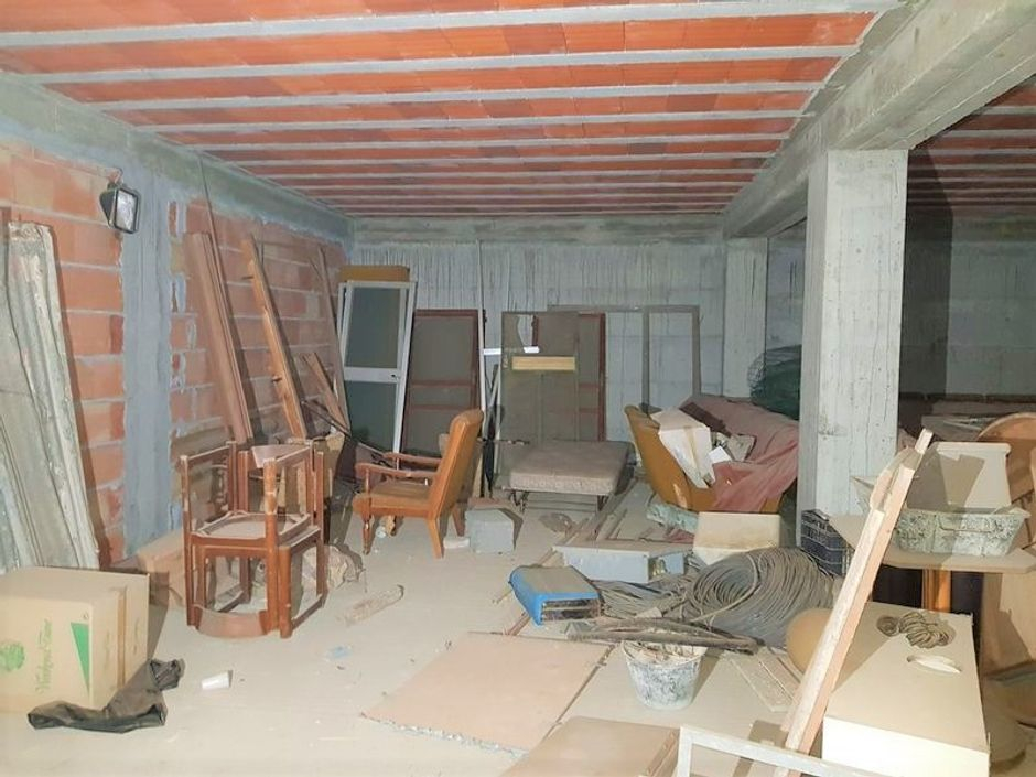 #9925 Magazzino allo stato grezzo al piano interrato in vendita - foto 1