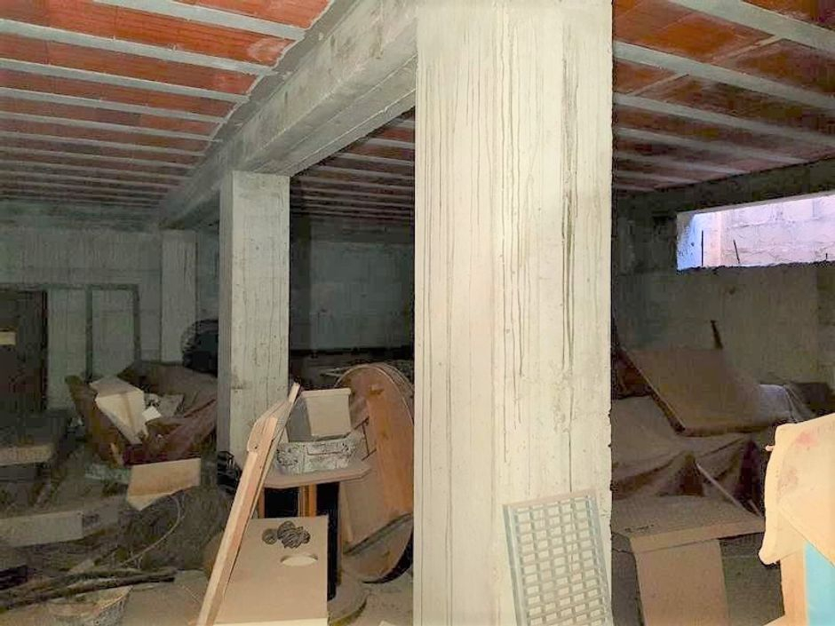 #9925 Magazzino allo stato grezzo al piano interrato in vendita - foto 2