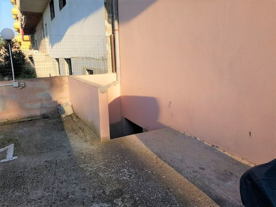 #9925 Magazzino allo stato grezzo al piano interrato in vendita - foto 8