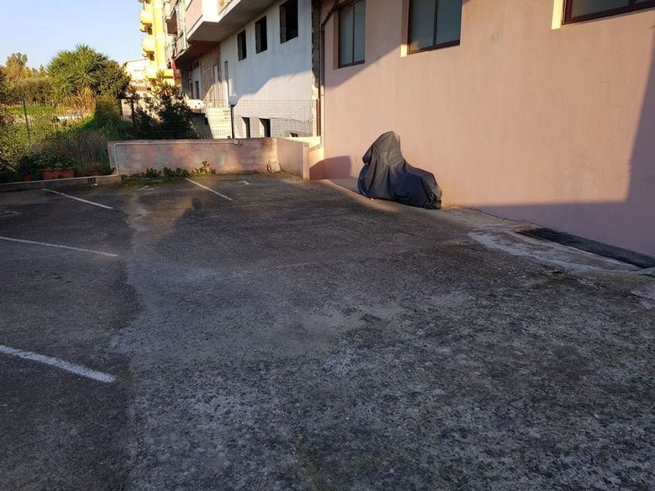#9925 Magazzino allo stato grezzo al piano interrato in vendita - foto 9