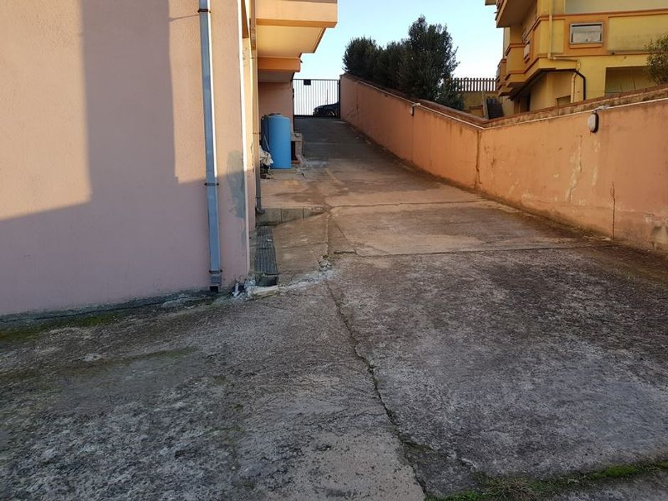 #9925 Magazzino allo stato grezzo al piano interrato in vendita - foto 10