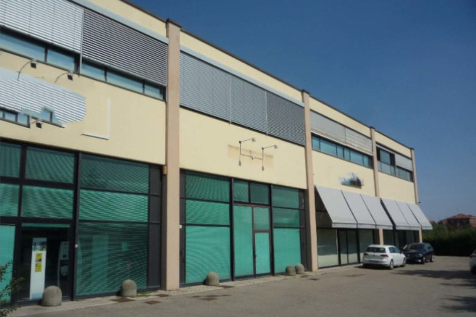 #9935 Porzione di capannone uso negozio in vendita - foto 3