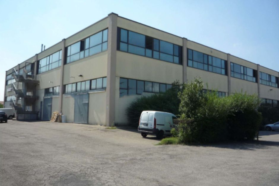 #9935 Porzione di capannone uso negozio in vendita - foto 4