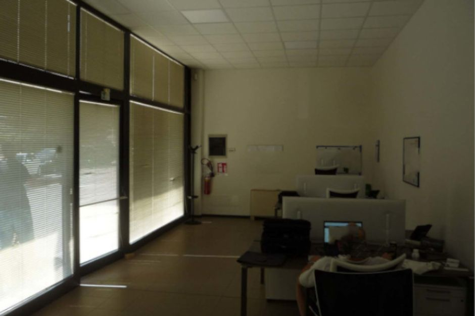 #9935 Porzione di capannone uso negozio in vendita - foto 12