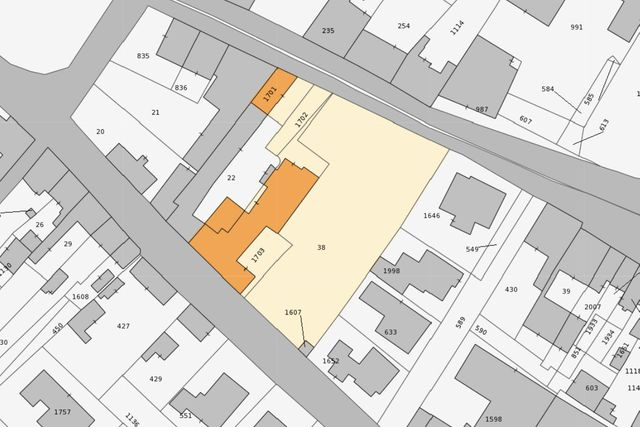 Palazzi in vendita
