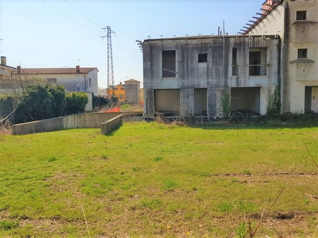 Palazzi in vendita