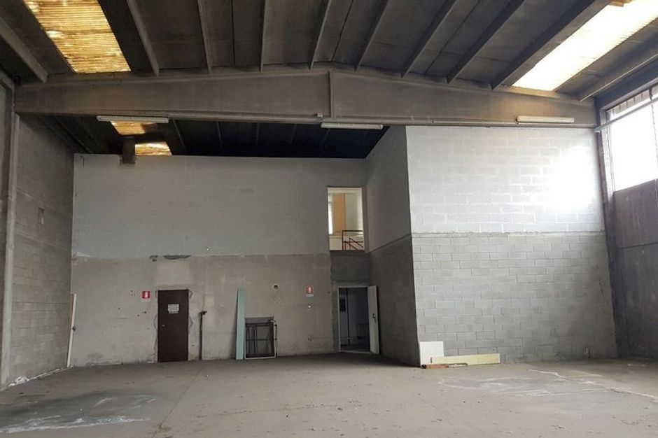 #9985 Porzione capannone e sistemazioni esterne in vendita - foto 3